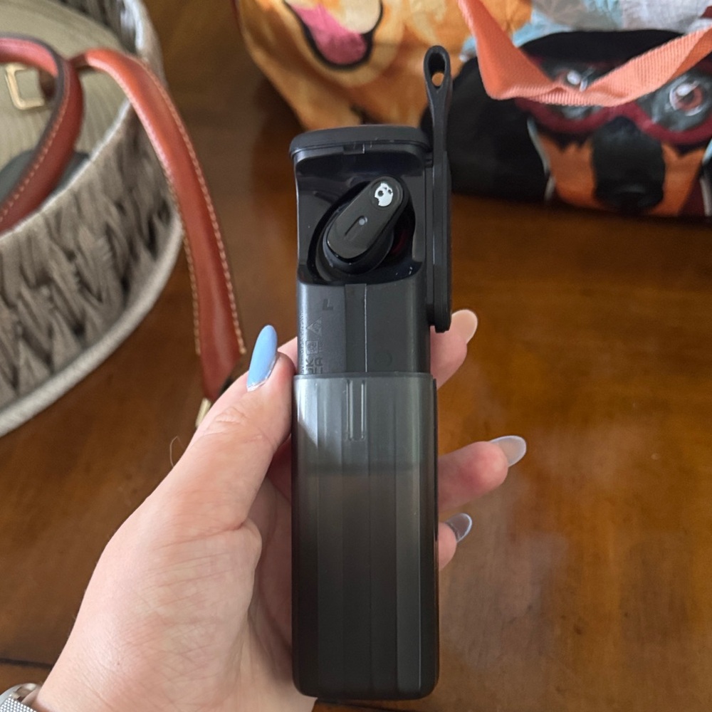 Wireless Bluetooth Earbud with Charging Case - Black